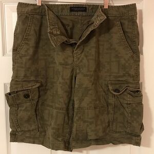 Aeropostale men’s digital camo cargo shorts 33